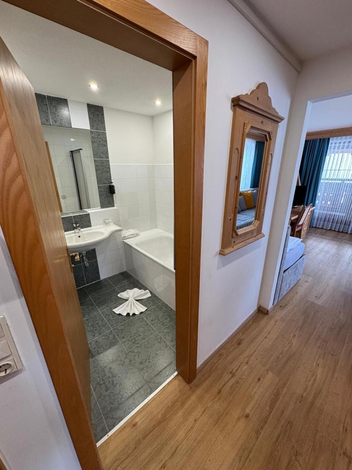 Tieflehner Hof Pitztalhaus Hotel Sankt Leonhard im Pitztal Exteriör bild